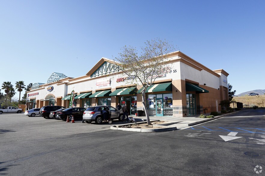 More Photos Of 550 W Rancho Vista Blvd, Palmdale Freestanding For Lease