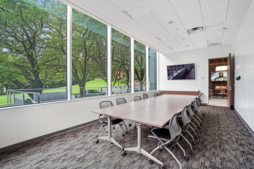 More Photos Of 2911 Turtle Creek Blvd, Dallas Office For Lease