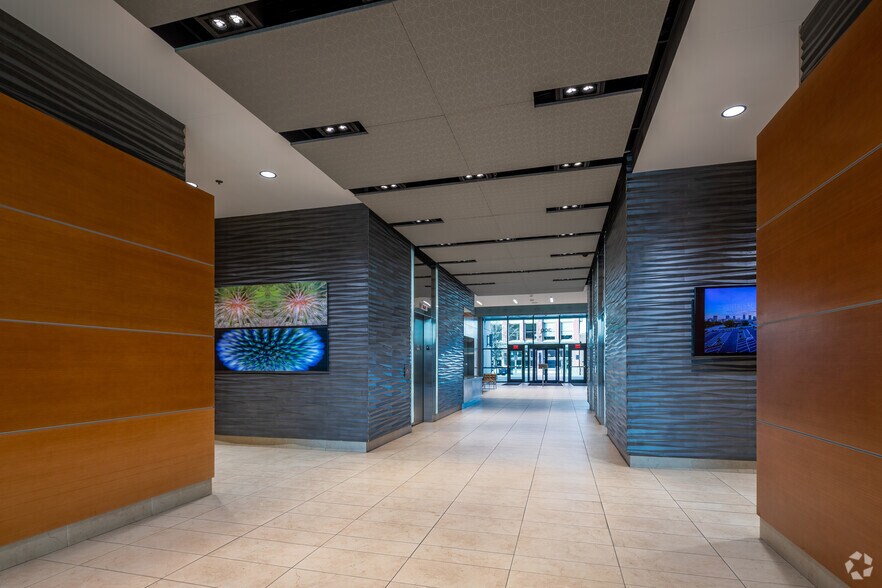 More Photos Of 300 E Market St, Louisville Office For Lease