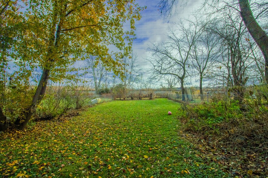 More Photos Of 40523 N Il Route 83, Antioch Apartments For Sale