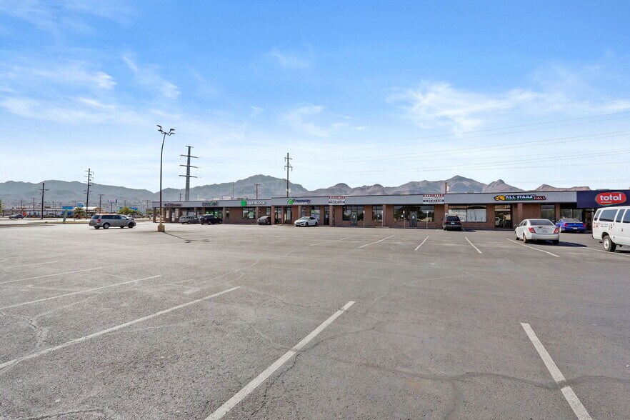 More Photos Of 9109 Dyer St, El Paso Storefront For Lease