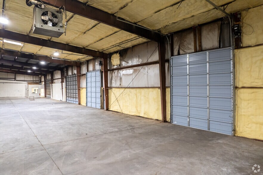 More Photos Of 166 Foster Ave, Freeland Warehouse For Lease