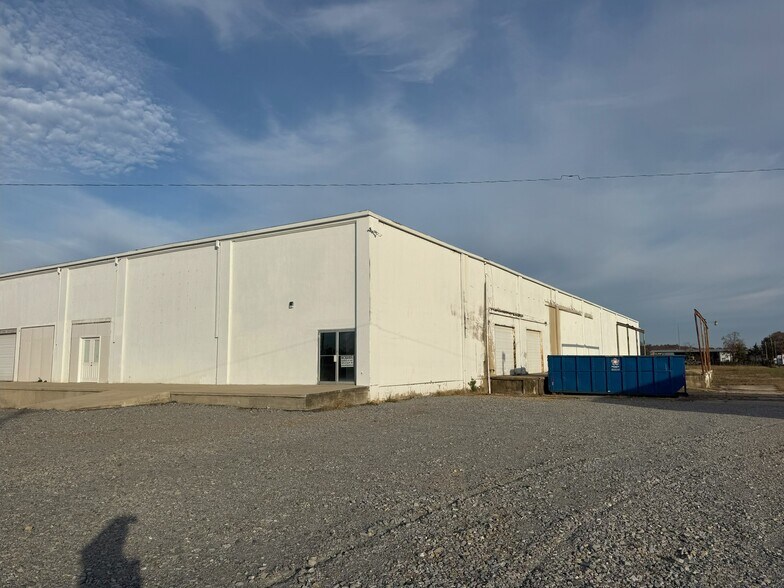 More Photos Of E Harper St, Poplar Bluff Warehouse For Lease