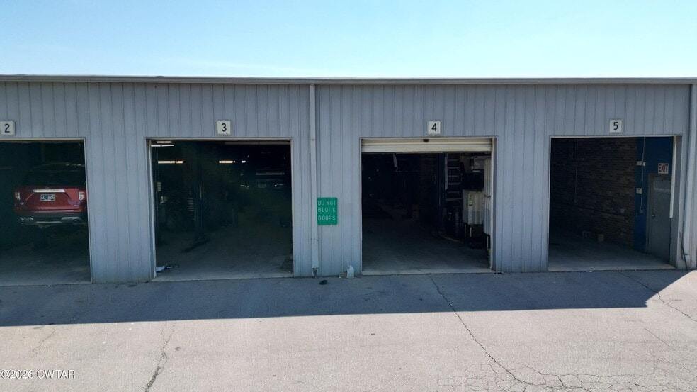 More Photos Of 1034 Mineral Wells Ave, Paris General Retail For Sale
