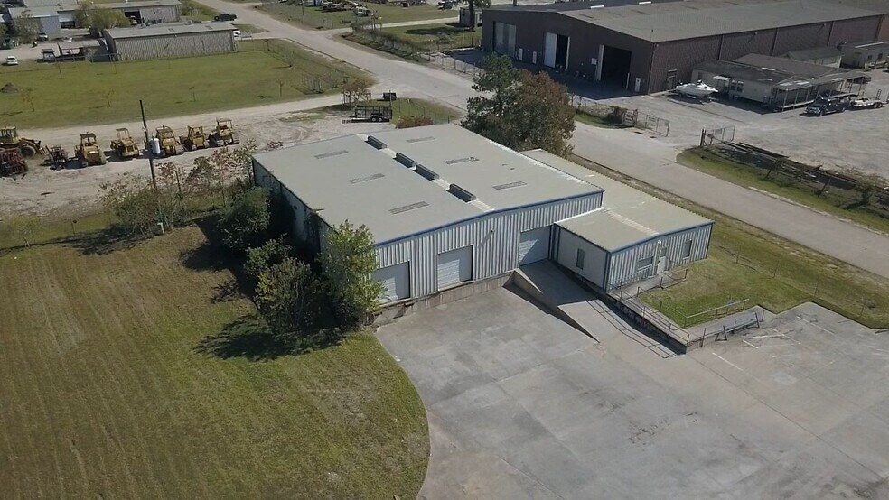 More Photos Of 2624 Wilson Rd, Humble Warehouse For Lease
