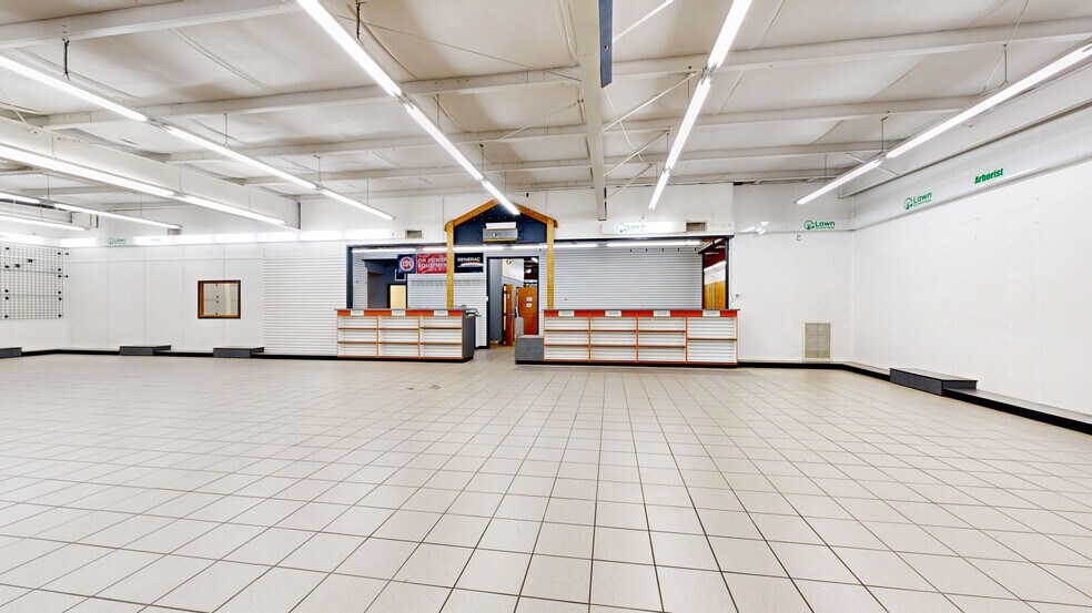 More Photos Of 5250 Veterans Pky, Columbus Flex For Lease