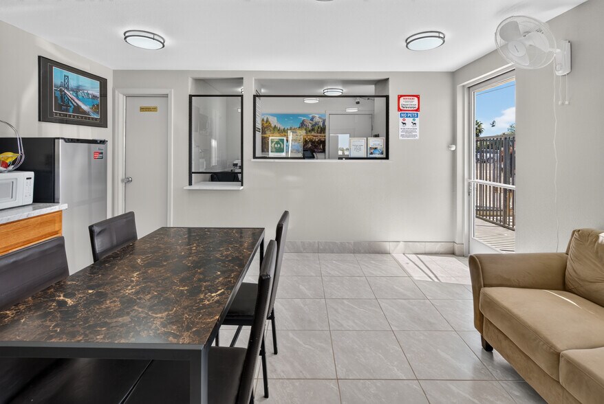 More Photos Of 2111 Whitley Ave, Corcoran Hotel For Sale