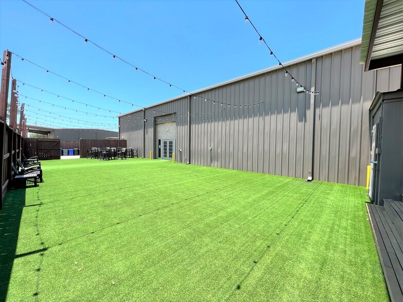 More Photos Of 22318 Interstate 45, Spring Storefront Retail Office For Lease