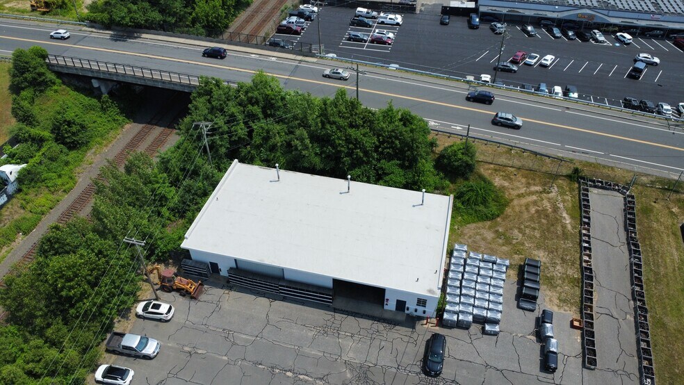 More Photos Of 372 Pasco Rd, Springfield Warehouse For Lease