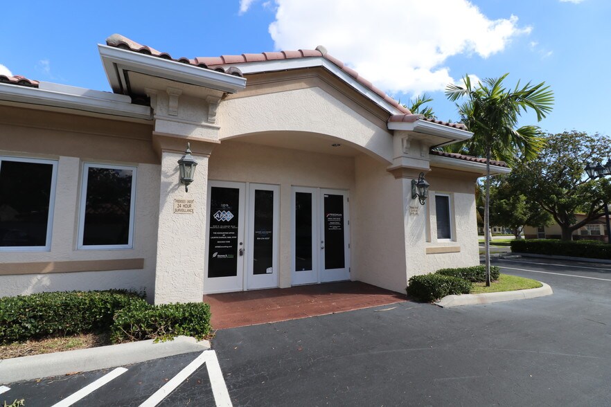 More Photos Of 650-660 E Hillsboro Blvd, Deerfield Beach Loft Creative Space For Lease