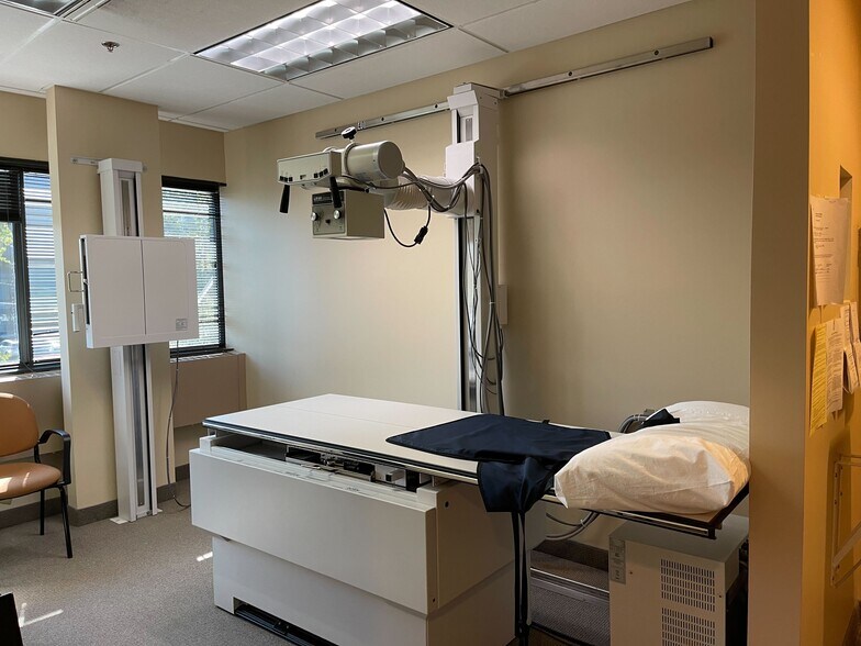 More Photos Of 8230 Boone Blvd, Vienna Office For Sale