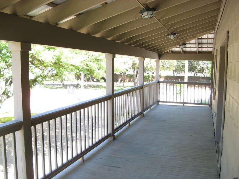 More Photos Of 805 Church St, Mobile Light Distribution For Lease