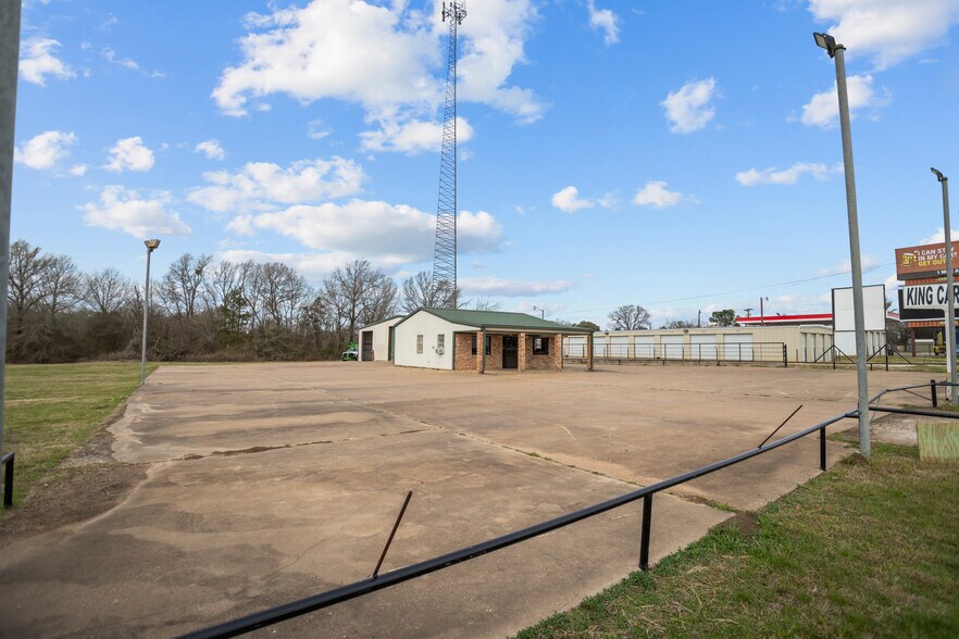 More Photos Of 1504 E Loop 304, Crockett Office For Sale