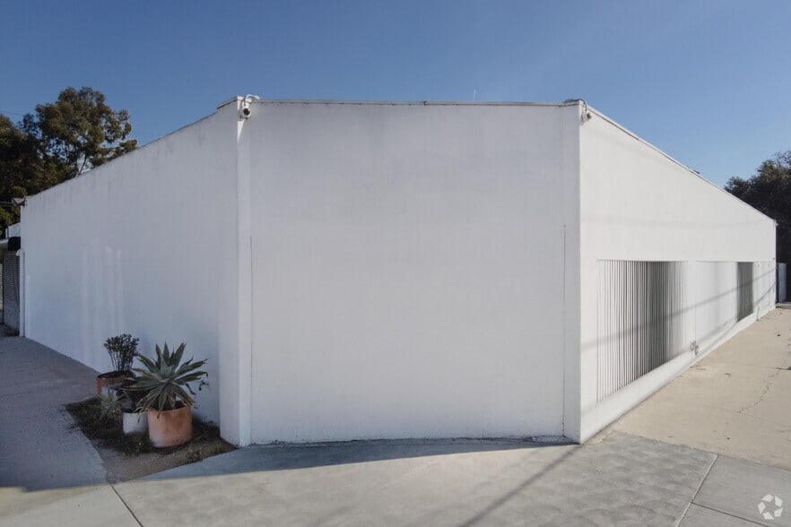 More Photos Of 5454 S Centinela Ave, Los Angeles Office For Sale