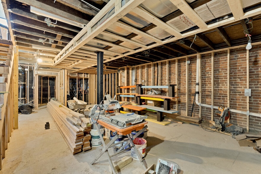 More Photos Of 2324 N Capitol St NW, Washington Storefront Retail Residential For Sale