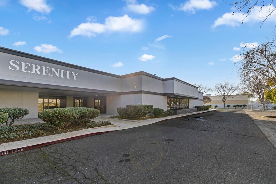 More Photos Of 3191 M St, Merced Office For Sale