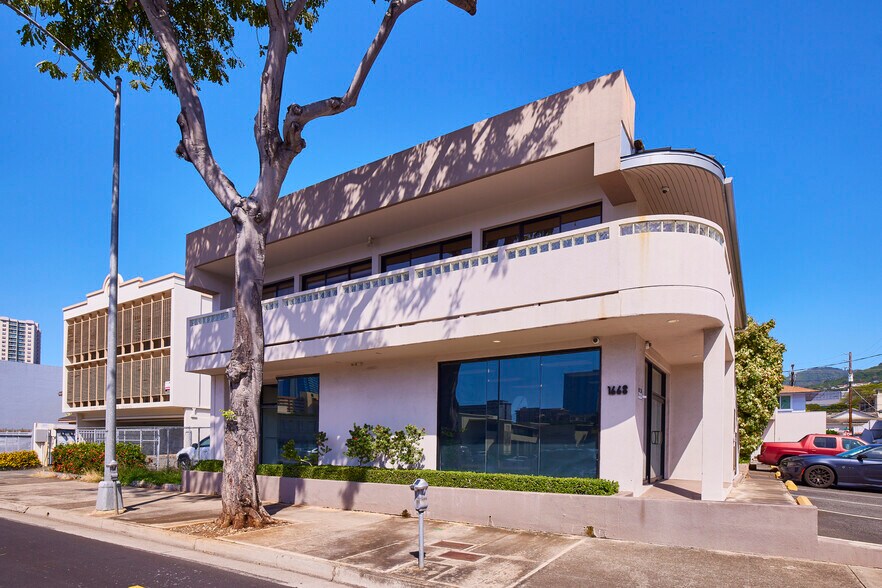 More Photos Of 1668 S King St, Honolulu Storefront Retail Office For Lease