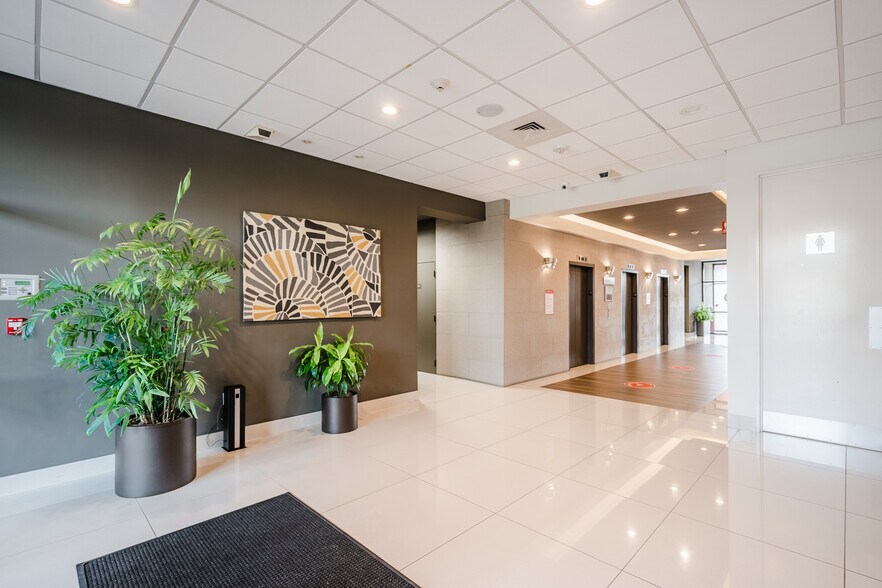 More Photos Of 1300 W Mockingbird Ln, Dallas Office For Lease