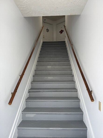 More Photos Of 108 Ball St, East Syracuse Flex For Sale