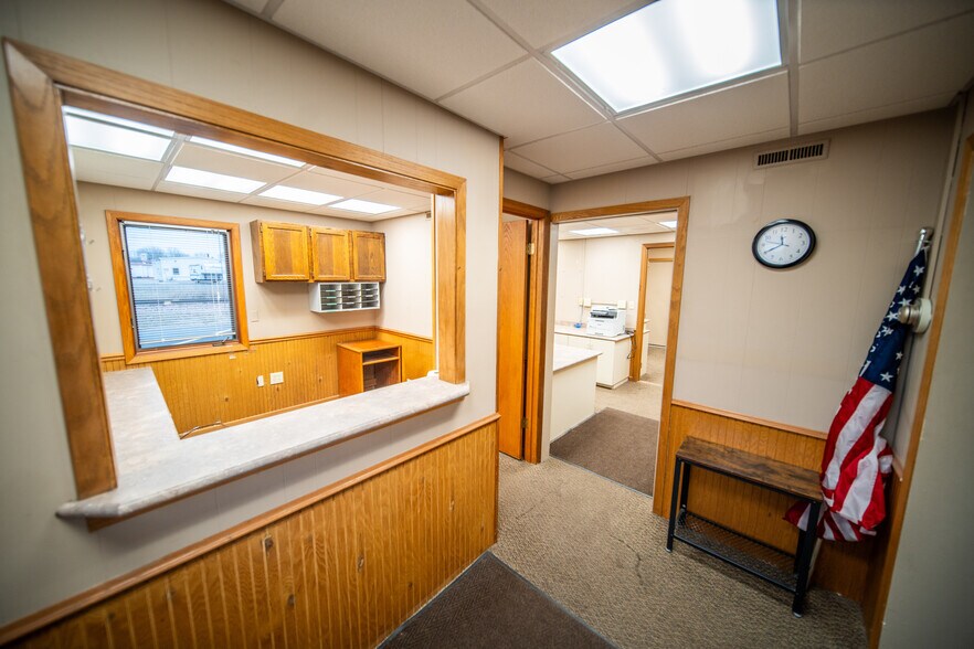 More Photos Of 1006 8th Ave SW, Austin Flex For Lease