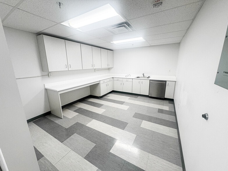 More Photos Of 429 Fourth Ave, Pittsburgh Office For Lease