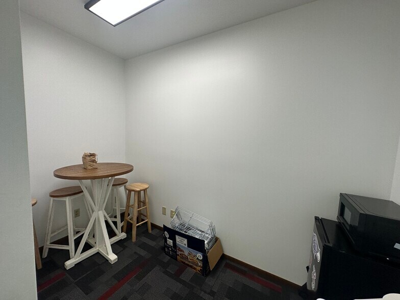 More Photos Of 1220 Janesville Ave, Fort Atkinson Freestanding For Lease