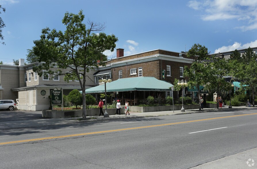 More Photos Of 69 Rue Laurier, Gatineau Restaurant For Lease