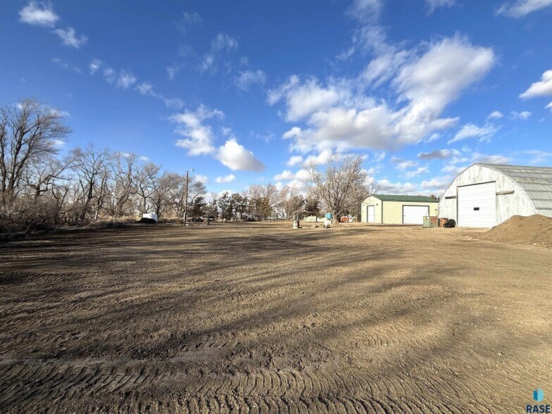 More Photos Of 1603 N Broadway Ave, Miller Industrial For Sale