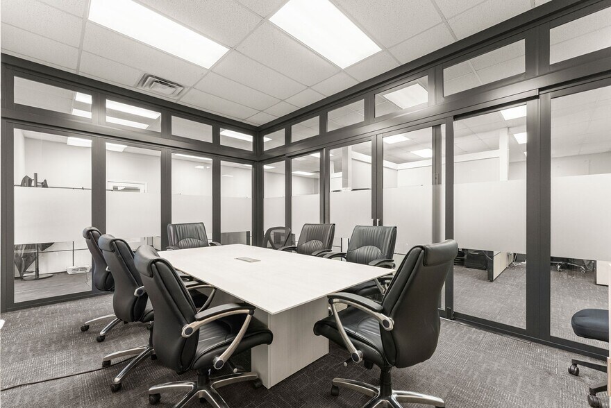 More Photos Of 3917 Old Flowery Branch Rd, Oakwood Flex For Lease