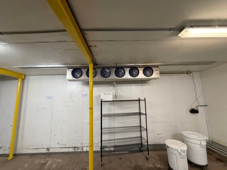 More Photos Of 9019 Governors Row, Dallas Food Processing For Lease