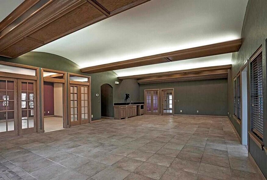 More Photos Of 1760 W Lakeview Rd, Stillwater Office For Sale