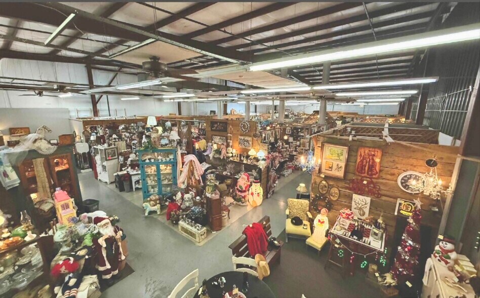More Photos Of 1900 W Elm St, Ozark Freestanding For Sale