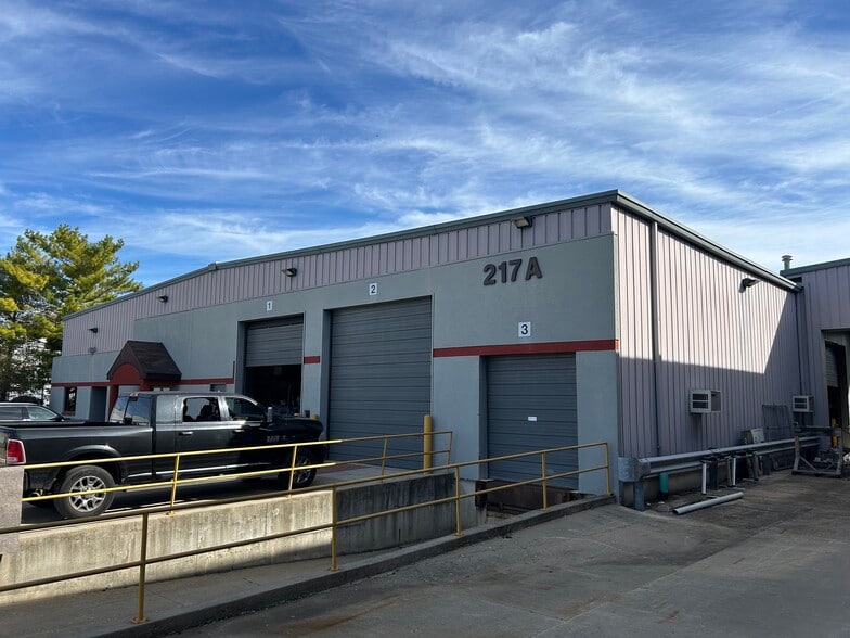 More Photos Of 217 S Pioneer Blvd, Springboro Warehouse For Lease