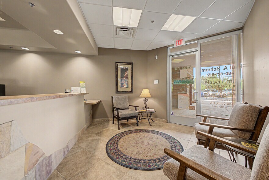 More Photos Of 565 W Chandler Blvd, Chandler Office For Lease