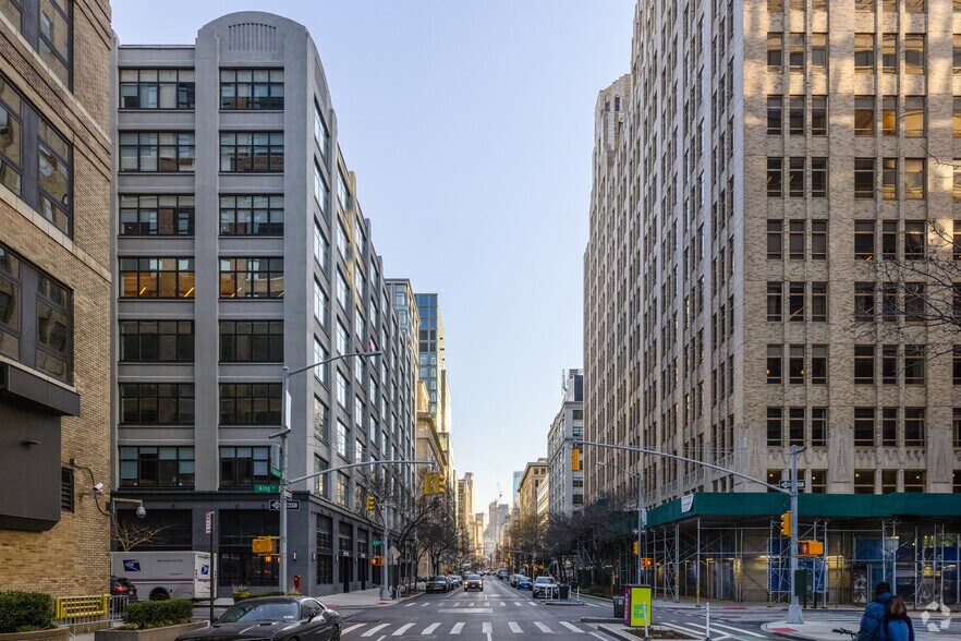 More Photos Of 350 Hudson St, New York Office For Lease