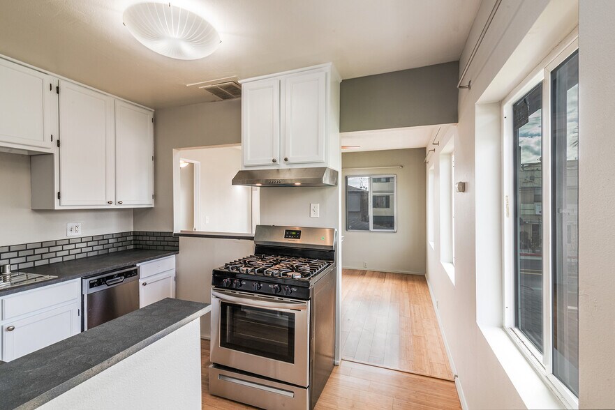 More Photos Of 1513 E Broadway, Long Beach Apartments For Sale