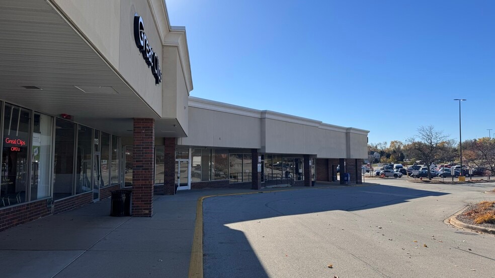More Photos Of 1015-1127 S Roselle Rd, Schaumburg Unknown For Lease