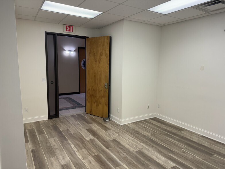 More Photos Of 8155 Annsbury Dr, Utica Office For Lease