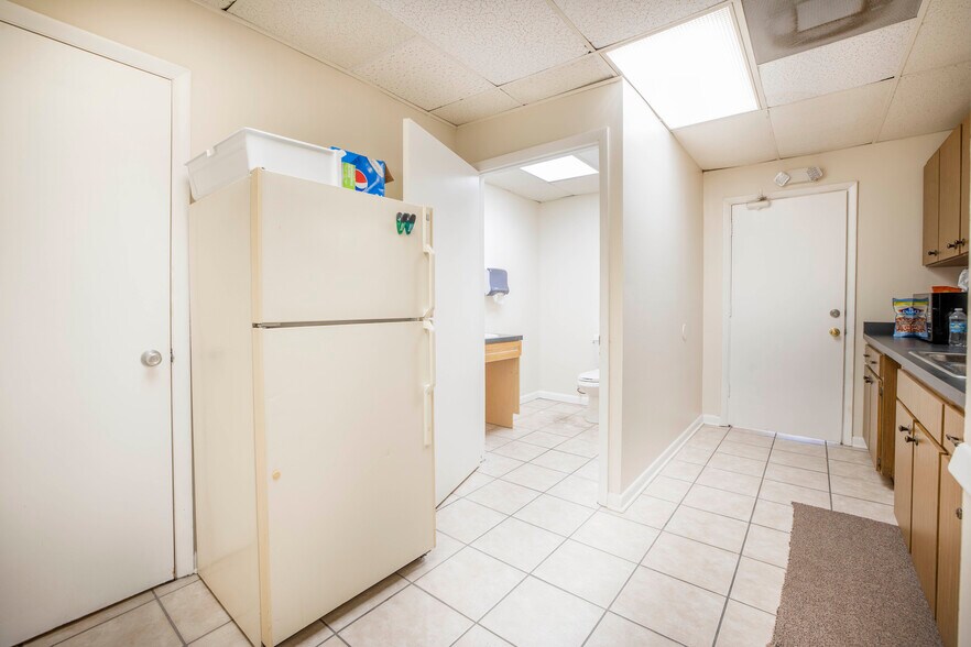 More Photos Of 7212 US Highway 19, New Port Richey Office For Sale