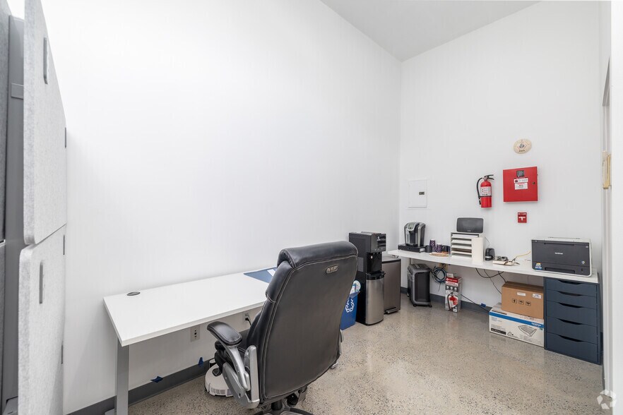 More Photos Of 627 Aviation Way, Manhattan Beach Loft Creative Space For Sale