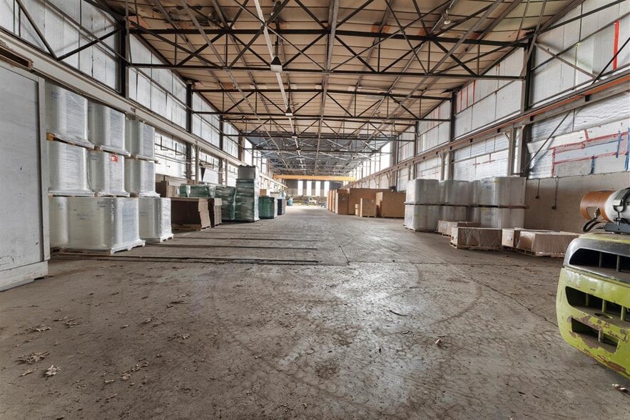 More Photos Of 30 Harris St, Putnam Warehouse For Lease