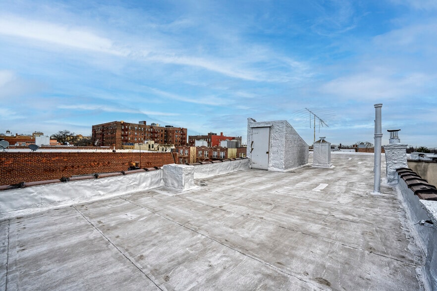 More Photos Of 3172 44th St, Astoria Multifamily For Sale