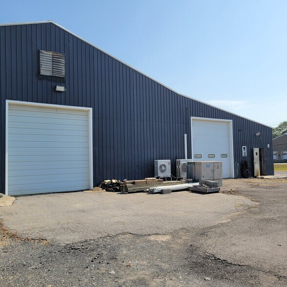 More Photos Of 907 Pulaski Hwy, Goshen Service For Lease