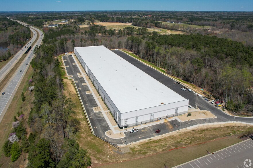 More Photos Of 565 Hinton Oaks Blvd, Knightdale Industrial For Lease