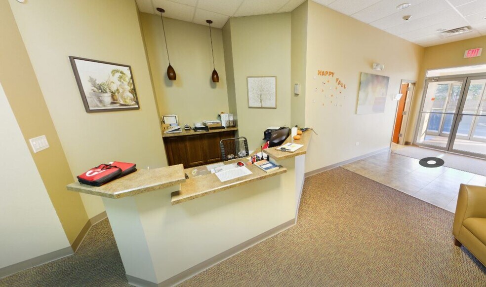 More Photos Of 180 S 8th St, West Dundee Freestanding For Sale