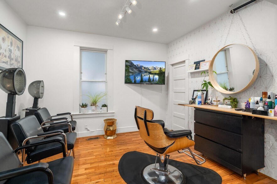 More Photos Of 5011 NE 13th Ave, Portland Office For Sale