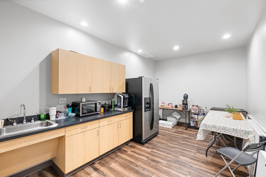 More Photos Of 1600 S College Ave, Bryan Freestanding For Sale