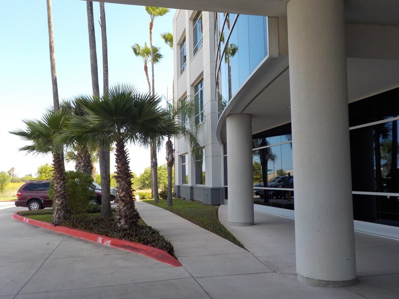 More Photos Of 5700 N Exp 77/83, Brownsville Medical For Lease