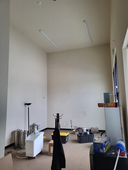 More Photos Of 13131 Mukilteo Speedway, Lynnwood Warehouse For Lease