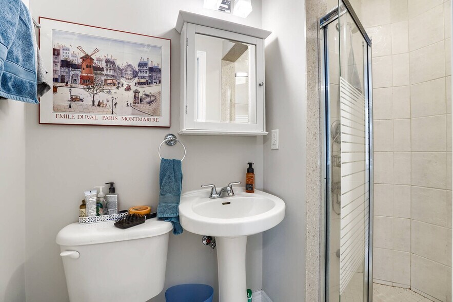 More Photos Of 4 Oriole Gdns, Toronto Apartments For Sale